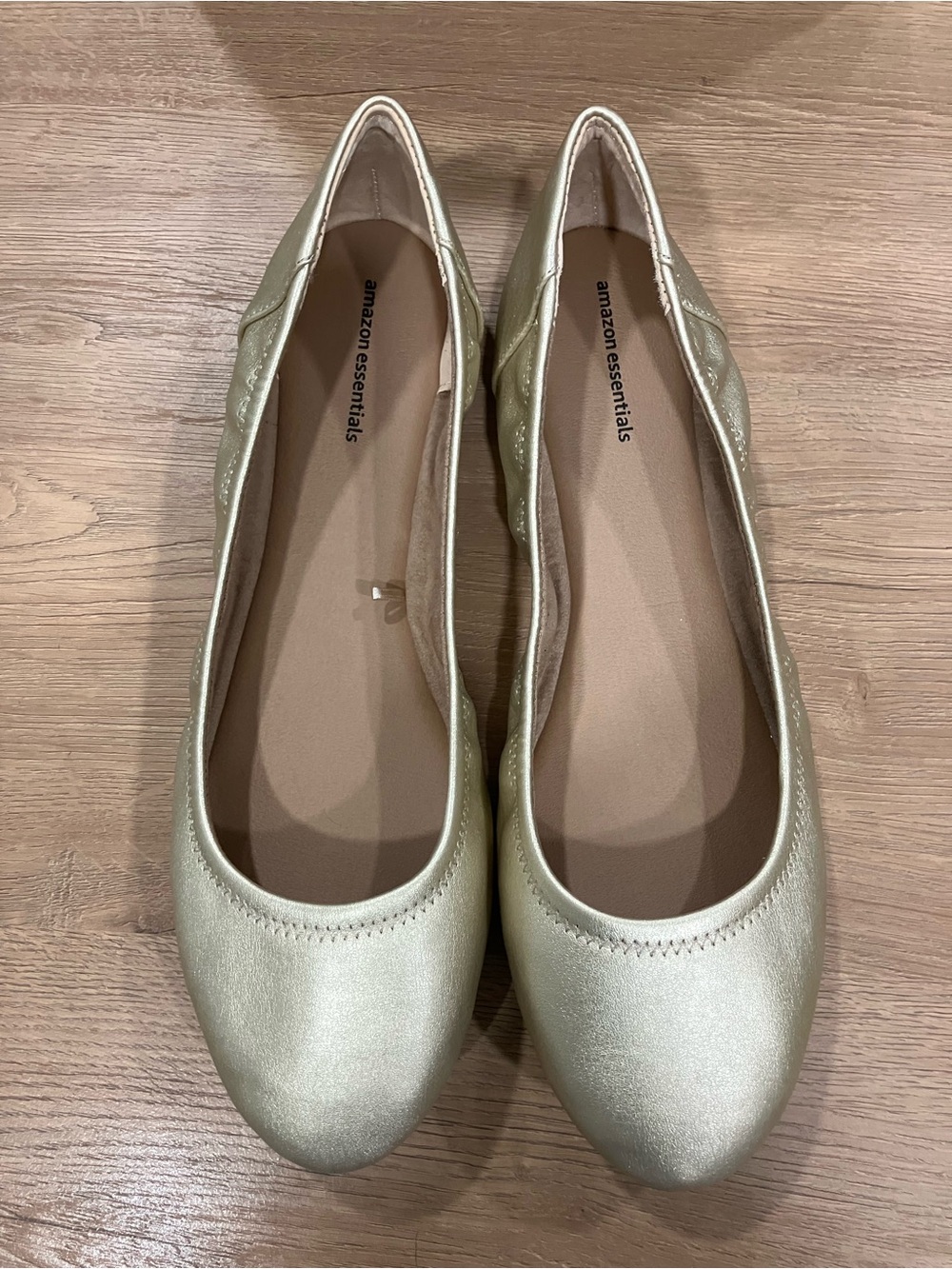 Amazon Essentials Women's Champagne Ballet Flats